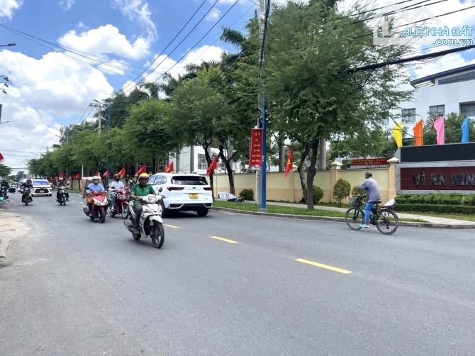 Hiếm, Nhà 2 Tầng hẻm 1/ đường TRƯƠNG THỊ HOA, Tân Thới Hiệp, DT 80m2 (4 x 20), hẻm 6m.