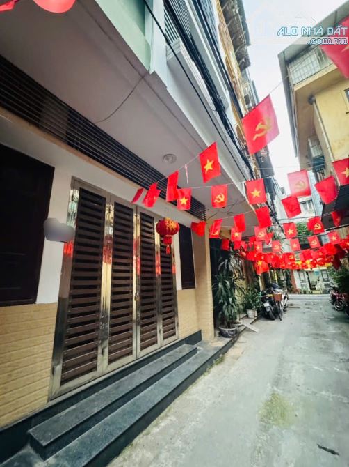 NGHĨA TÂN TT CẦU GIẤY, NHÀ ĐẸP DÂN XÂY 6TẦNG 35M, PHÂN LÔ Ô TÔ, NGÕ THÔNG, GẦN PHỐ.