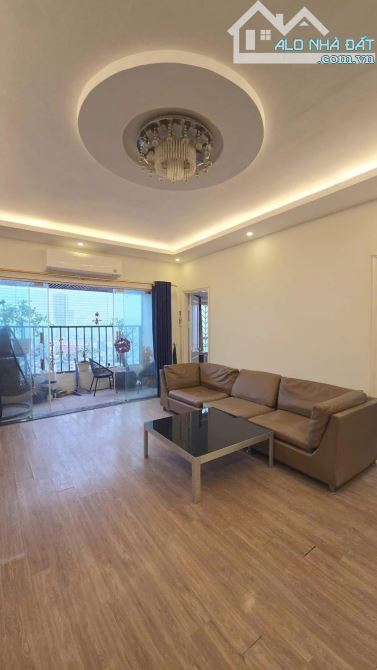 Cho thuê chung cư Ct4 Văn Khê. Nhà 3 p ngủ, mới Đẹp