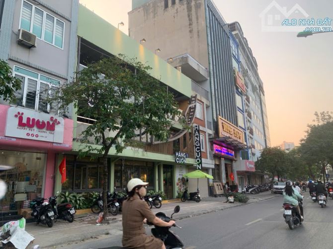 Chính chủ bán gấp 64m2 đất mặt đường Nguyễn Khang, lô góc 3 thoáng, vỉa hè 2 bên giá 36 tỷ