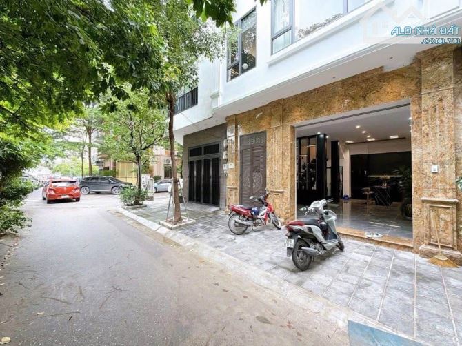 Siêu Phẩm Nhà Phùng Chí Kiên 72m, 6 Tầng ,Nhà Mới, Thang Máy, Phân Lô Vỉa Hè, Ô Tô Tránh