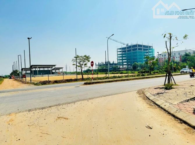 💥💥💥 MẶT ĐƯỜNG NGÔ MIỄN - VIEW SÂN BÓNG - KĐT KIM HOA - ĐẤT ĐẤU GIÁ - 124m2💥