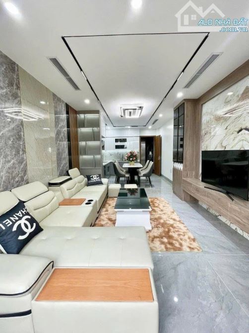 Bán nhà Sài Đồng Long Biên - 35m2 - 6 tầng - ngõ thông gần ô tô nhỉnh 7 tỷ