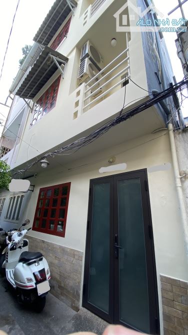 Nhà Bùi Thị Xuân Q1 - 4.6x6.1m - 28m2 - 1 trệt 2 lầu 1 sân thượng BTCT 3PN