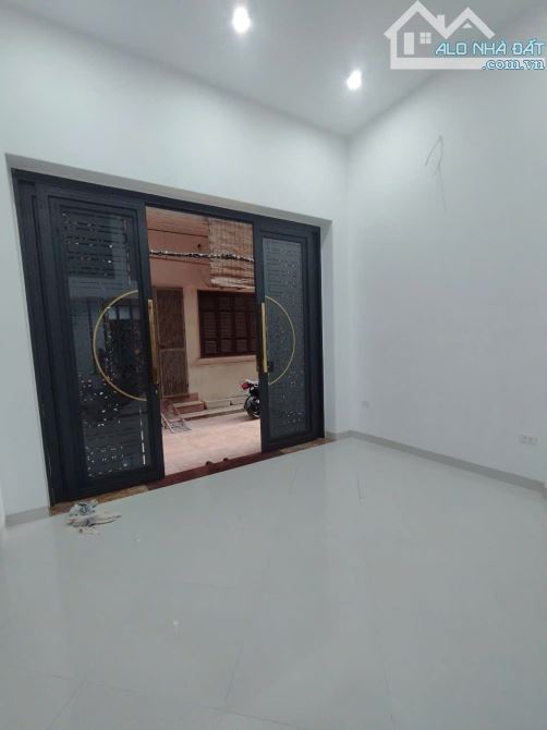 Bán Nhà Lê Trọng Tấn 33m² x 4 Tầng – Ngõ Nông, Ô Tô Đỗ Cửa, Giá 12.6 Tỷ Thanh Xuân