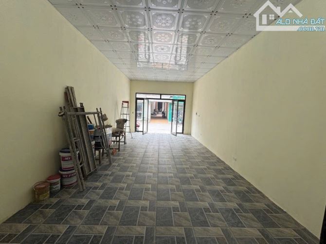 MẶT PHỐ Ô TÔ TRÁNH,BÁN ĐẤT TẶNG NHÀ 3 TẦNG MỚI SẴN KHAI THÁC KINH DOANH
