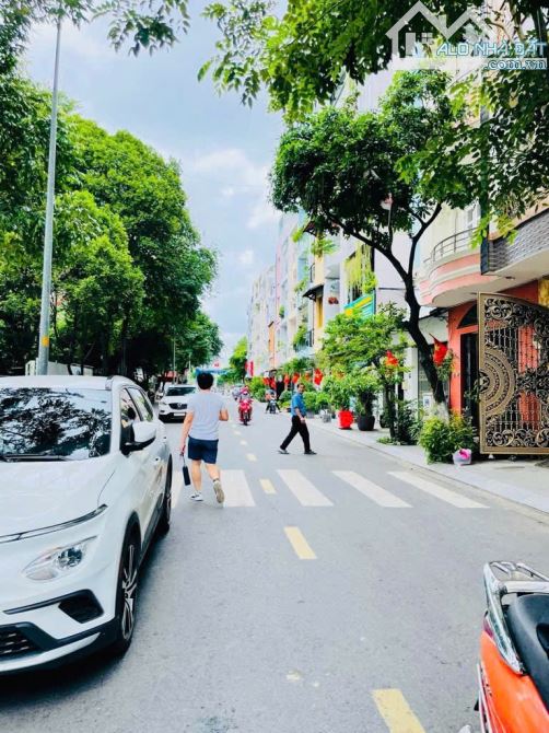 Nhà đẹp quận 4 - DT 62m - 3 phòng Khánh Hội - Sổ hồng Hoàn Công