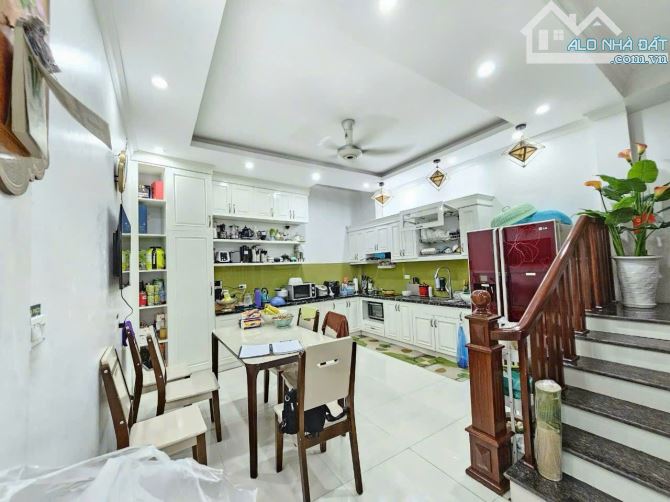 BÁN NHÀ 4 TẦNG DÂN XÂY PHỐ BỒ ĐỀ 60M2,MẶT TIỀN RỘNG,NGÕ TO , FULL NỘI THẤT, 15TỶ.