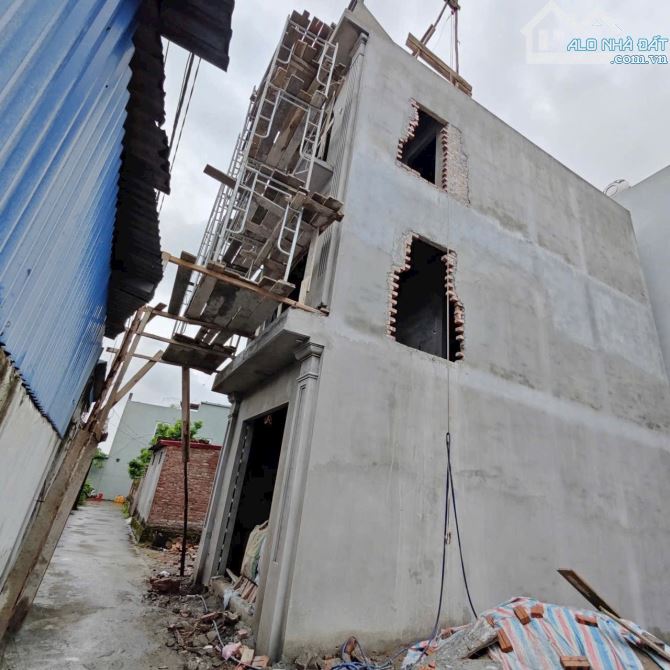 Bán nhà 3 tầng độc lập tại Lệ Tảo