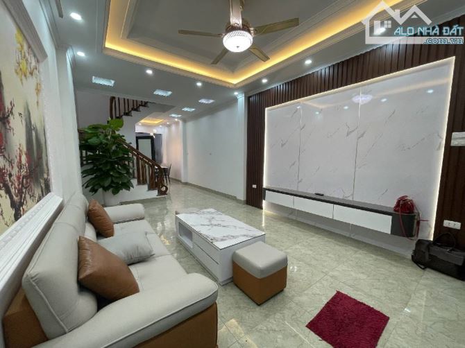 Bán nhà dân xây phô thanh am,ô tô đỗ cửa,full nội thất