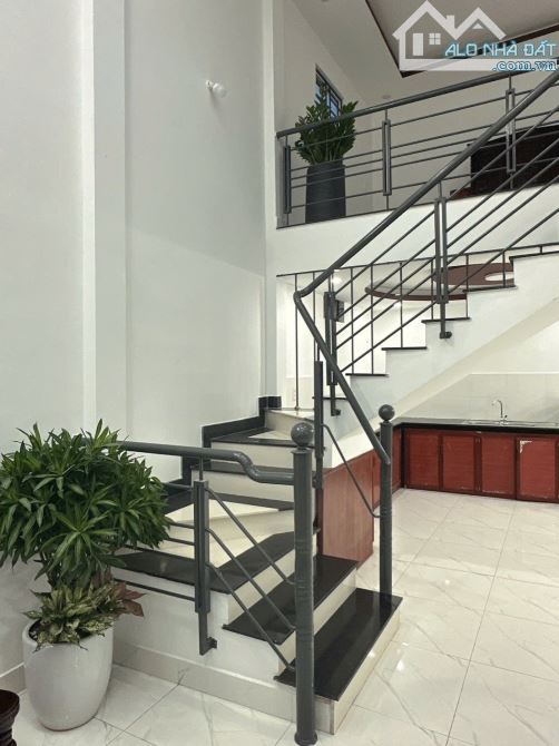 Bán nhà 2 tầng kiệt ô tô 151 Âu Cơ