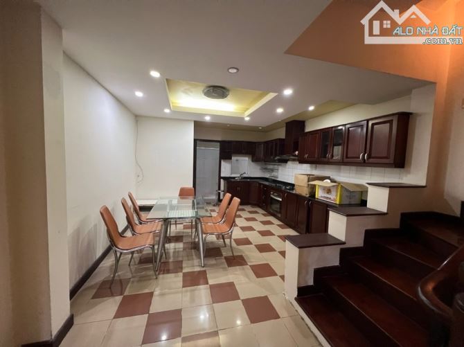 NHÀ HẺM XE HƠI GẦN MT THÍCH QUẢNG ĐỨC, PN, 5 TẦNG, 6PN, DÂN TRÍ, 85M2, 17.4 TỶ