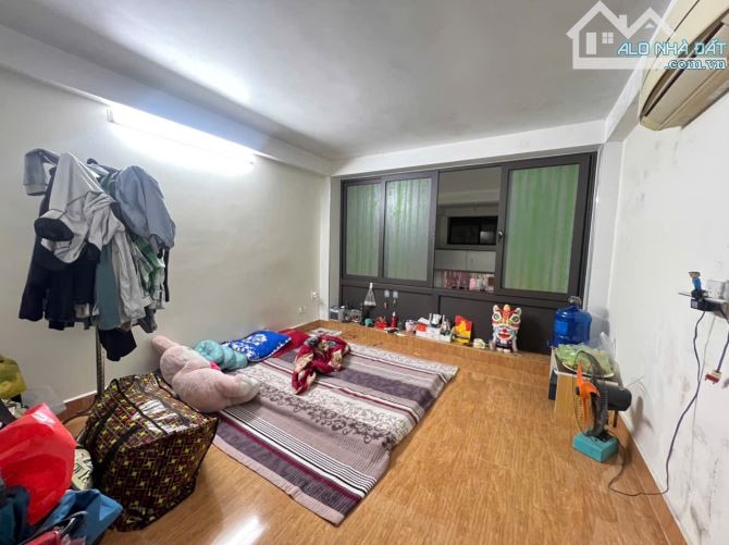 Bán nhà mặt đường Hoàng Quốc Việt , ngay gần ngã tư Cống Dôi