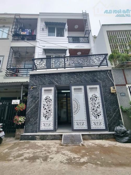 Thị Trấn Nhà Bè sát Q7 - 5x13 - 3 tầng 4PN - Hẻm 8m - nhỉnh 3 tỷ