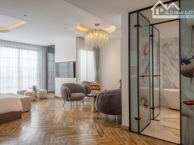 Cần bán gấp khách sạn mặt phố Lò Sũ 236m2, 15 tầng, MT 7.5m, 71 phòng - Giá 259 tỷ