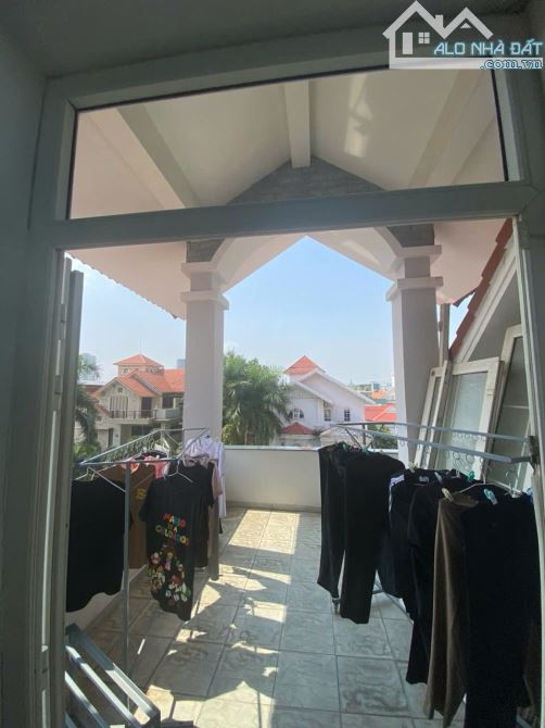 Giảm 10 tỷ căn biệt thự khu compound ngay trục Trần Não Q.2 - 10x30m 4 tầng giá về 58 tỷ. - 10