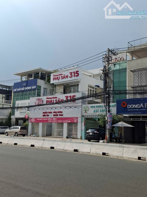 Bán nhà  mặt tiền Lương Đình Của Quận 2  giá 132 tỷ - 1