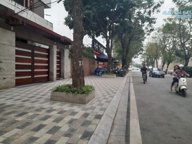 Bán nhà biệt thự vườn đào mặt phố Lạc Long Quân, Tây Hồ Tây, 400m2, 5T, MT 18m - 150 tỷ - 1