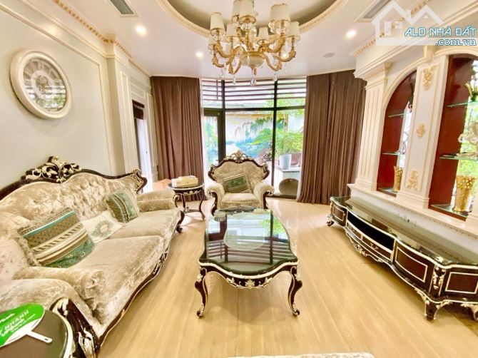 Bán BT siêu mẫu VIP - 330m2 x 4 Tầng, MT 16m, Giá 95 tỷ - ĐTM Dịch Vọng - vị trí Kim Cương - 1