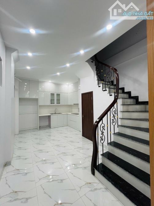 BÁN NHÀ MỚI 39M2 X 5T HOÀNG HOA THÁM, 2 THOÁNG, OTO QUA NHÀ, GIÁ CHỈ 9.4 TỶ - 2