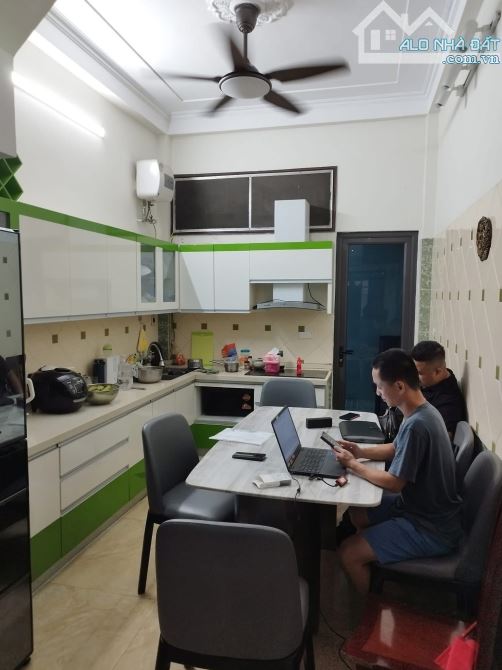 BÁN NHÀ MẶT NGÕ DỊCH VỌNG CẦU GIẤY 65m2x5T,Mt3.5m GIÁ 15.5 TỶ LÔ GÓC 2 THOÁNG 30M RA Ô TÔ - 1