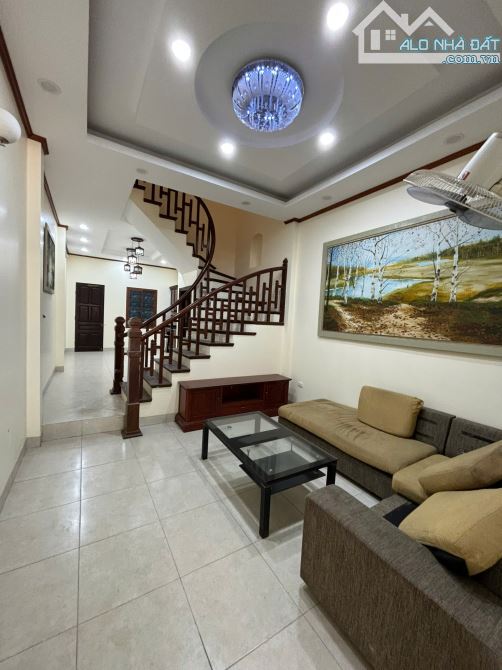 CHO THUÊ NHÀ NGUYÊN CĂN GẦN LINH ĐÀM,60M 4 TẦNG Ô TÔ ĐỖ TRONG NHÀ.GIÁ CHỈ 12,5 TRIỆU - 1