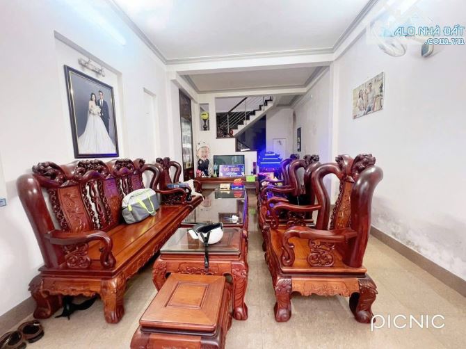 Bán nhà 2 tầng kiên cố hẻm Đào Duy Từ – trung tâm phố - 1