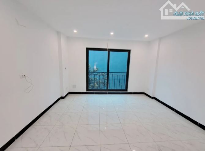 Bán nhà Huỳnh Cung, Thanh Trì diện tích 30m2, 5 tầng, Ô tô gần - 1