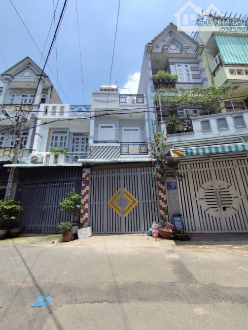 Nhà mới rất đẹp 1 lầu đường nhựa 5m ô tô đỗ trong nhà hiệp thành 13 q12 - 1
