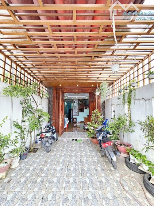 Bán nhà góc 2 mặt tiền 1 trệt 1 lầu 1 tum p. Tân Hoà - 1