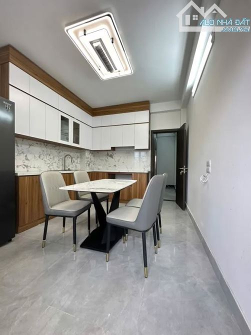 BÁN NHÀ TRUNG TÂM ĐỐNG ĐA, 10M RA Ô TÔ, NGÕ THÔNG, 5 TẦNG, THANG MÁY, 35M, 10.3 TỶ - 1