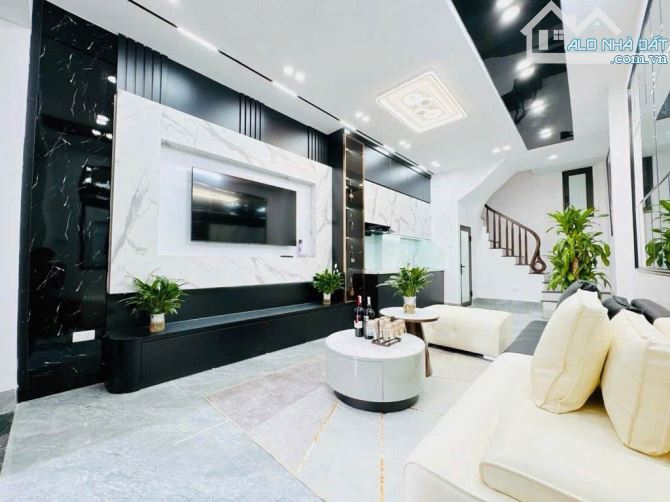BÁN NHÀ NGUYỄN CHÍ THANH  P/LÔ ÔTÔ ĐỖ CỬA VỈA HÈ KINH DOANH DT 38M 4T 16TỶ - 1