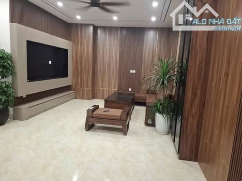 Cần bán nhà 44m2 Phố Đội Cấn 5 tầng đẹp lung linh - 1