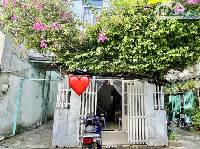 Kẹt tiền cần bán gấp dãy trọ 10x34 , có 10 phòng + 2kiot gần khu công nghiệp Vĩnh Lộc - 1