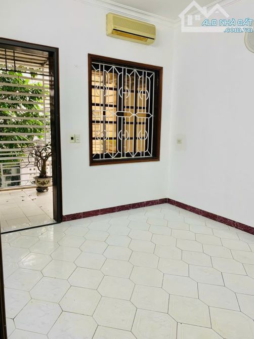 Cho thuê nhà nguyên căn ngõ 9 Khuất Duy Tiến - Thanh Xuân - Phân lô - Ô tô đỗ cửa - 1