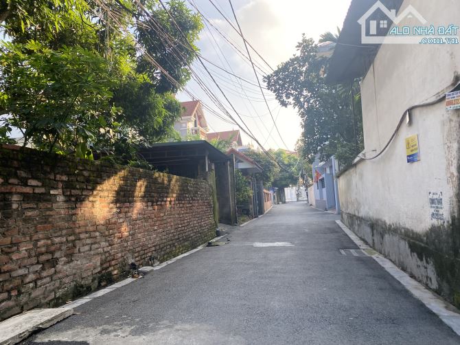 NGÕ NÔNG 100M ,Ô TÔ NGỦ TRONG NHÀ,CHỈ HƠN 4 TỶ CÒN DUY NHẤT 1 LÔ - 1