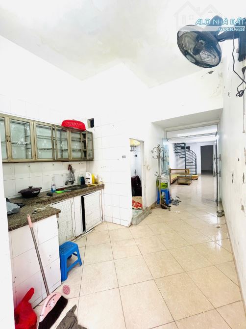 Cho thuê nhà nguyên căn ngõ 178 Giải Phóng, 50m2 x 2 tầng, 3 ngủ, 2 wc,  8tr5/tháng - 1