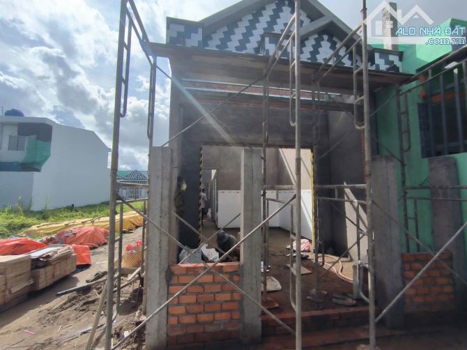 Nhà mới đang xây dựng hoàn thiện đường oto giá công nhân Trung An, Mỹ Tho, Tiền Giang - 1