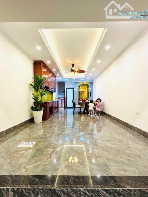 NHÀ MỚI 6 TẦNG -THẠCH BÀN - LONG BIÊN - DT 40M - MT 4M - GIÁ 8,9 TỶ - GẦN ÔTÔ - THANG MÁY. - 1
