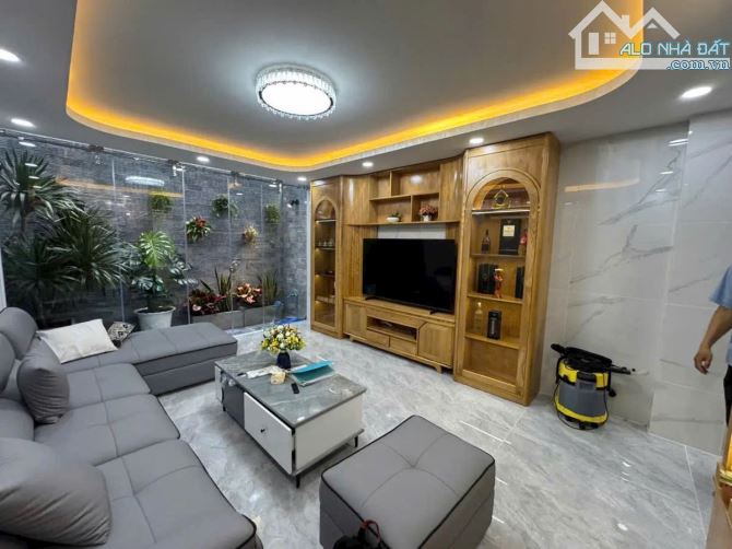 Nhà mới 5 tầng có thang máy, đầy đủ nội thất  trung tâm Gò Vấp, hẻm xe hơi thông, - 1