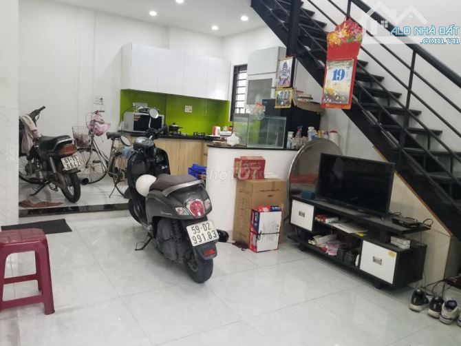 Cho thuê nhà hxh 6m nguyễn sơn, quận tân phú, dt 5 x 7m, nhà 1 lầu, 1pn 2wc, giá 10tr - 1
