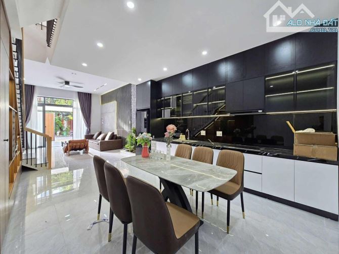 🌟 Nhà 3 Tầng Hiện Đại Hòa Xuân – Full Nội Thất Cao Cấp, Giá 8.1 Tỷ 🌟 - 1