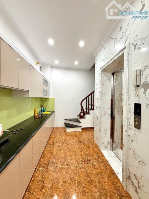 👉 MT 4.1M – Ô TÔ ĐỖ CỬA - TRUNG TÂM BÁCH KINH XÂY - NHÀ MỚI 5 TẦNG THANG MÁY. - 1