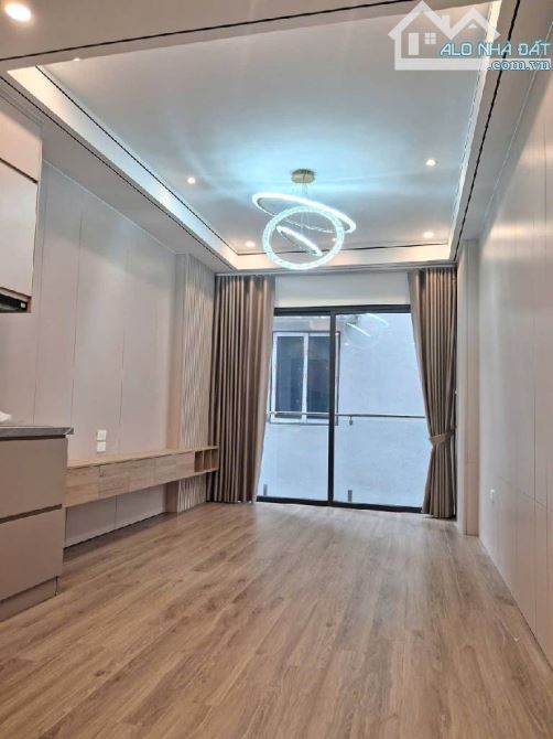 Bán nhà Việt Hưng DT 35M,MT3,5M,gara oto,giá hơn 7tỷ - 1