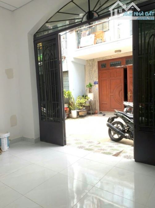Phan Văn Hớn + Trường Chinh - hẻm xe hơi - nhà 2 tầng 4x17m - 1
