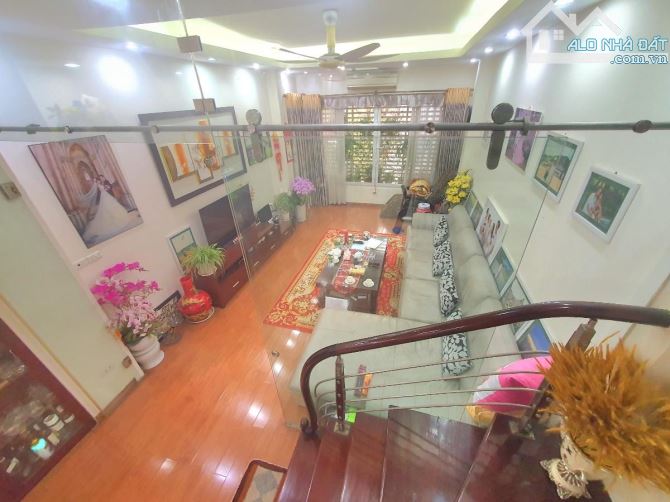 Bán nhà phân lô Chùa Láng, Đống Đa, 78m², ô tô đỗ cửa, giá chỉ 19,2 tỷ chủ nhà bán kín