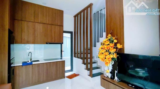 TÀI CHÍNH 7 Tỷ sở hữu ngay nhà đẹp 2 mặt thoáng - Diện tích hiếm 5x18m. LÔ NHÌ HTP Q7 cũ - 1