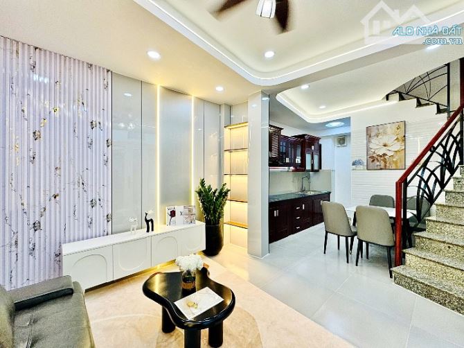 Cần bán nhà nở hậu, 2 lầu, hẻm Nguyễn Đình Chính, Phú Nhuận. - 1