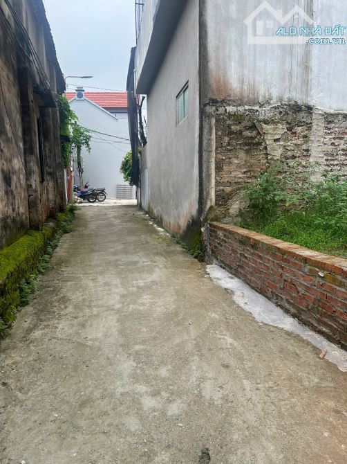 Lô đất đẹp gần Dự án VIN Cao Viên DT 38m mặt tiền = hậu 3.4m Vuông vắn Ô tô tô đỗ