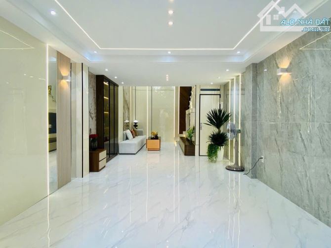 BÁN NHÀ 3 LẦU GẦN NGAY CHỢ, TRƯỜNG HỌC ,ỦY BAN TÂN TẠO - 1